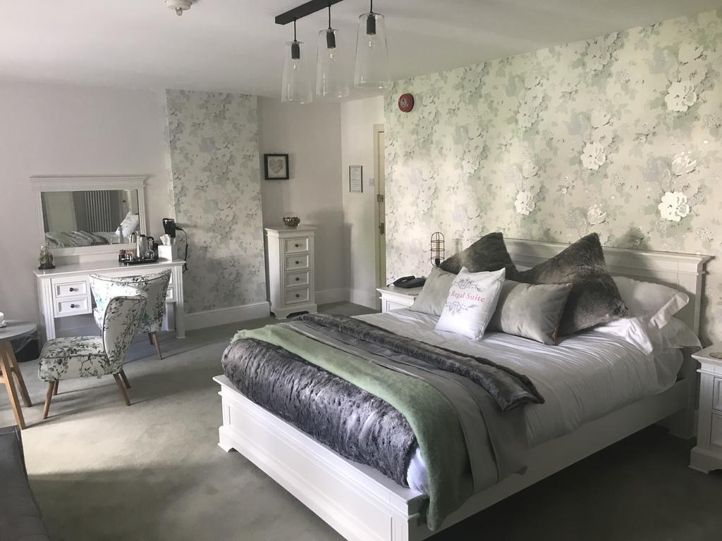 The Great House Hotel Bridgend  Esterno foto